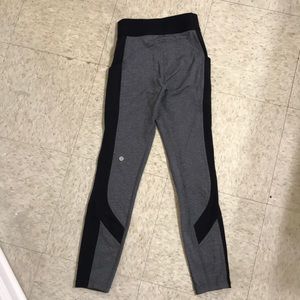 Lululemon grey/black leggings size 4 lightly worn!